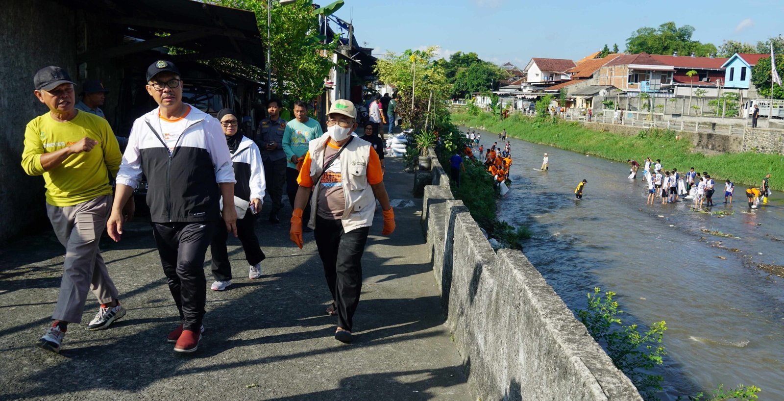 Kolaborasi Pemkot Yogya-Muhammadiyah Kerja Bakti Bersihkan Sungai Code  