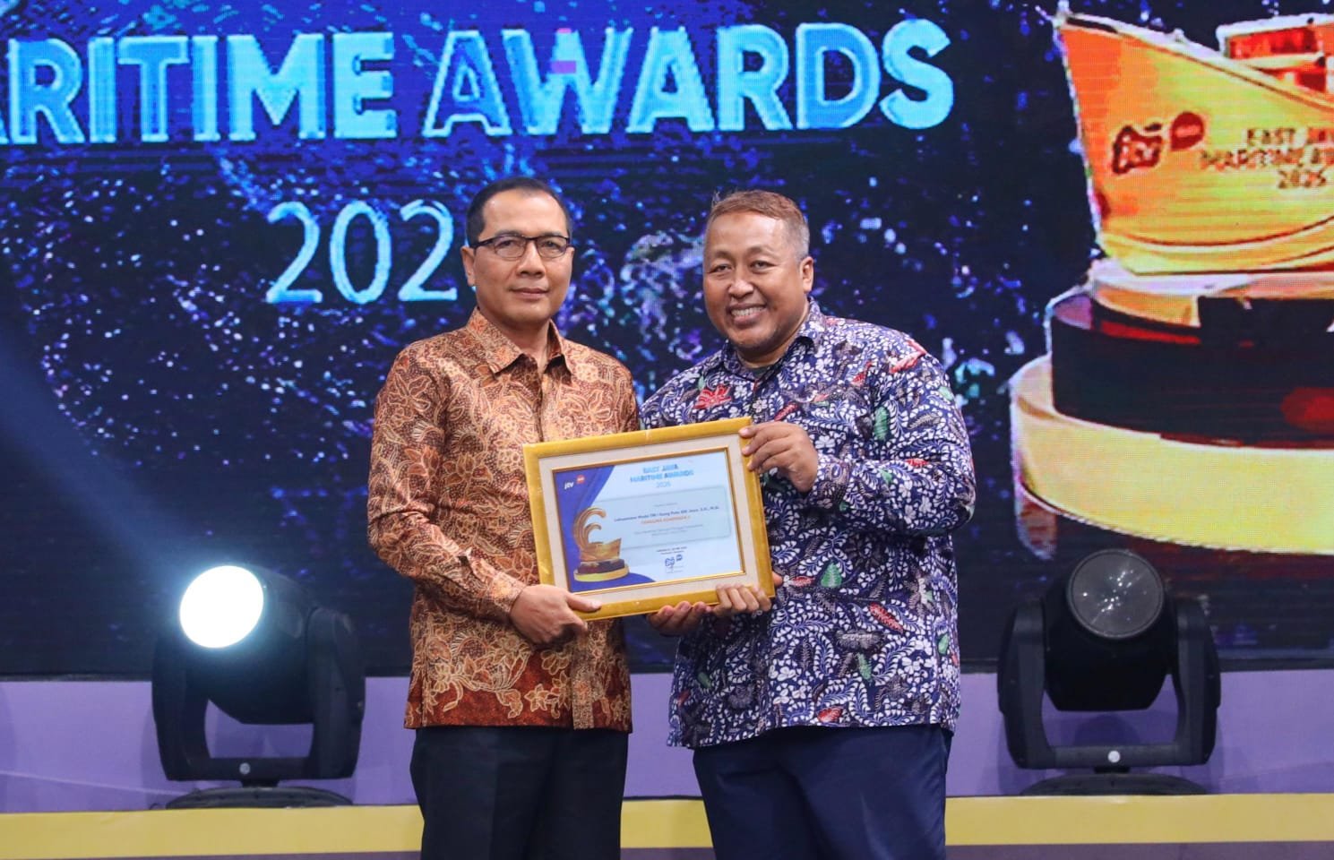 Pangkoarmada II Terima East Java Maritime Awards 2026 Atas Prestasi Koarmada II sebagai Penjaga Kedaulatan Matra Laut Jawa Timur