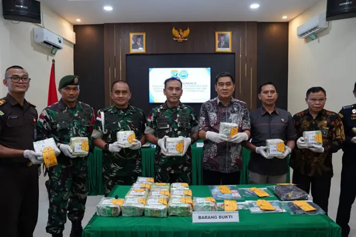 TNI AD Gagalkan Ratusan Kilogram Sabu dan Ganja di Perbatasan RI-Malaysia