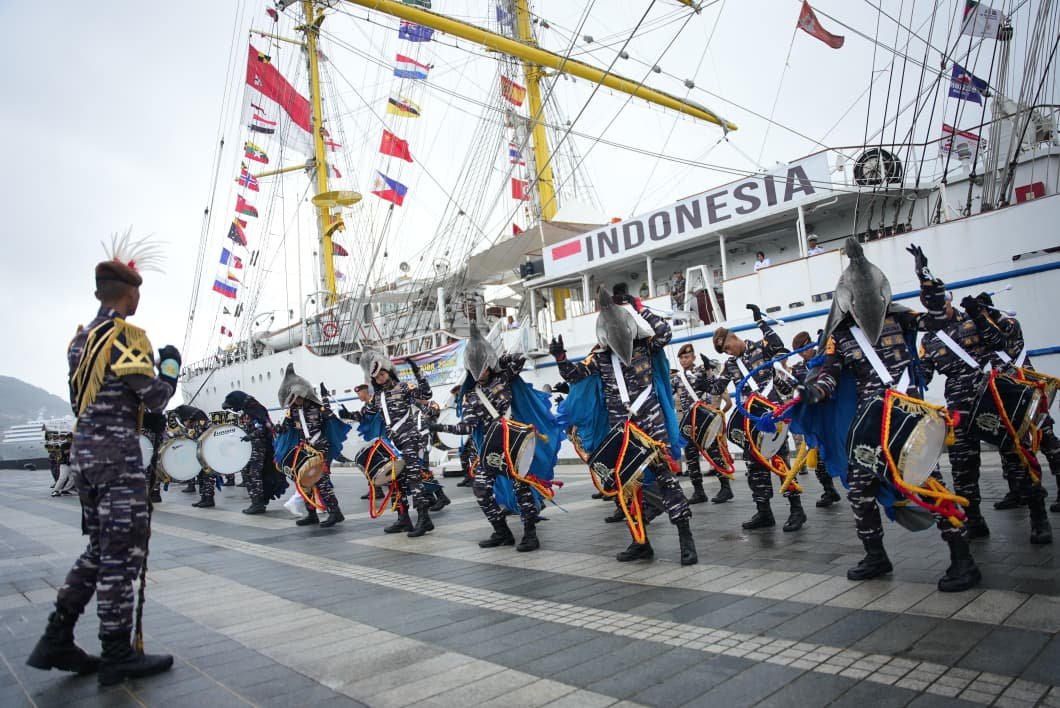 KRI Bima Suci Sambut Kunjungan Chief of Staff JMSDF dalam Misi Diplomasi di Jepang