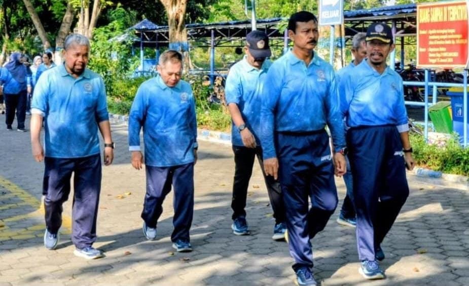 Pererat Sinergi Sivitas Akademika, UHT Gelar Olahraga Bersama di Hari Selasa