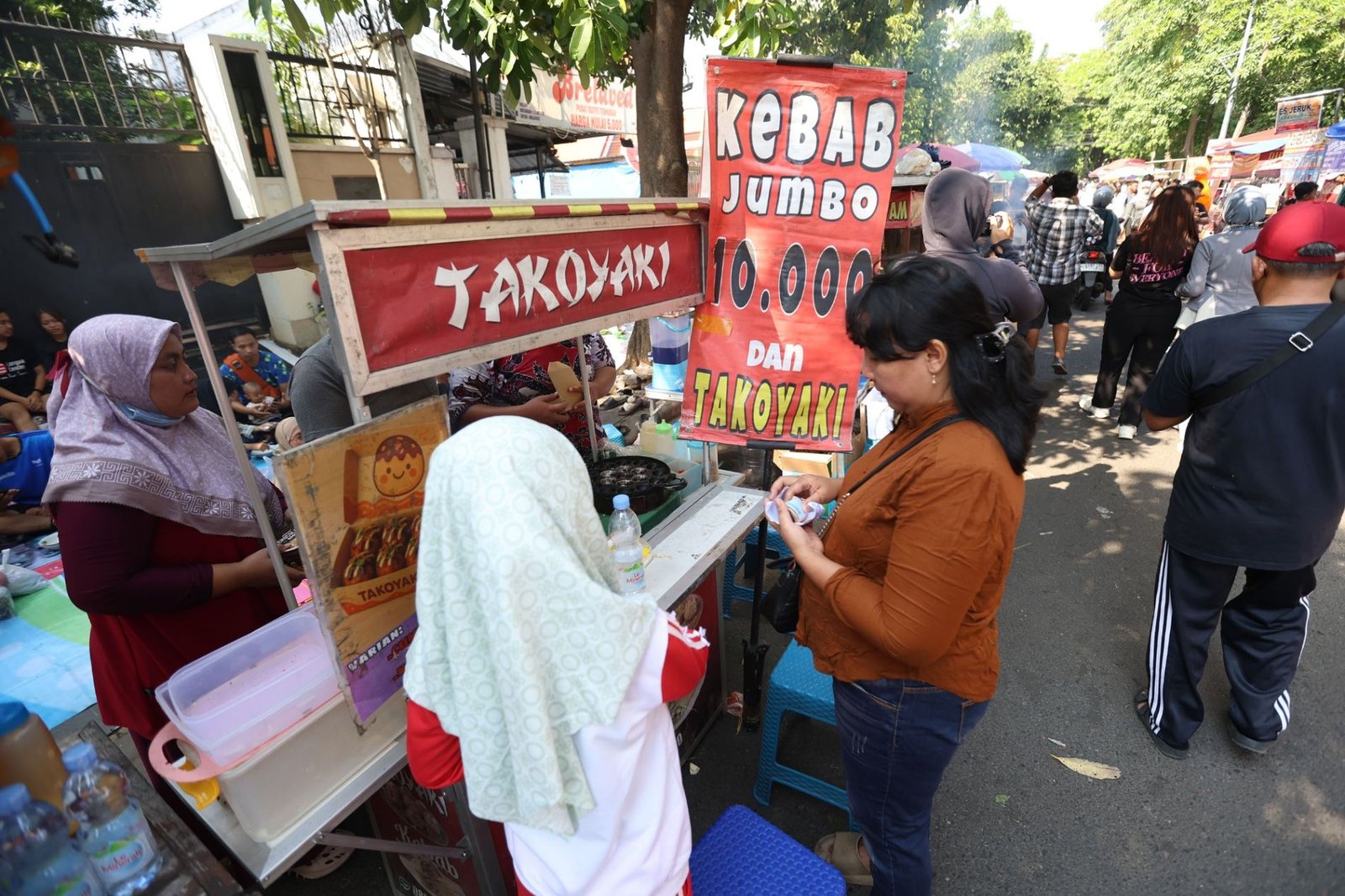 Telusuri Dugaan Pungli PKL, Wali Kota Eri Cahyadi Turun Langsung ke CFD Taman Bungkul