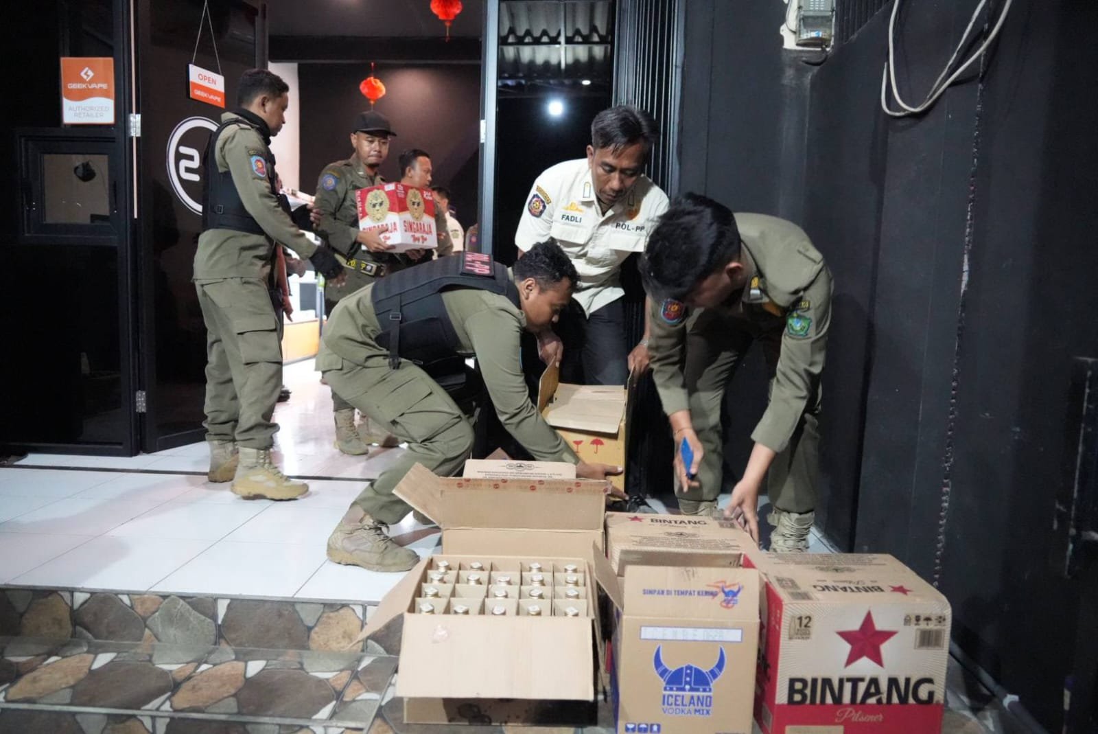 Bupati Tutup Tiga Toko Miras.