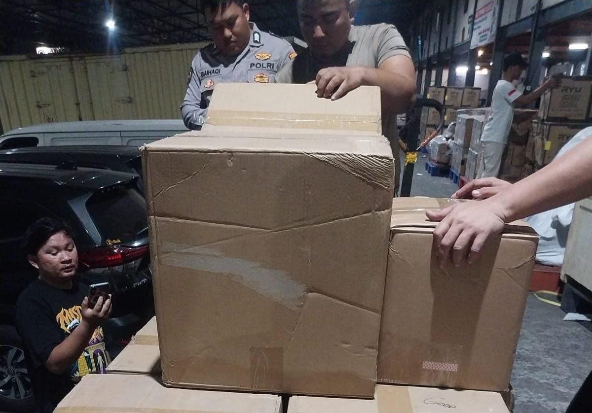 Bantuan Karhutla Polri Tiba di Kalbar, Distribusi ke Wilayah Lain Bertahap