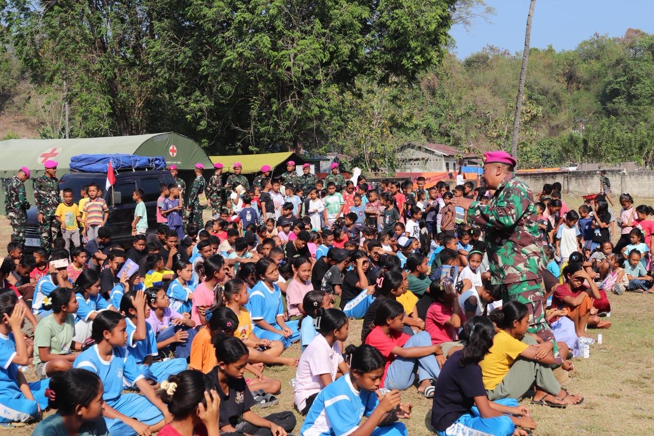 Pulihkan Psikis Anak Korban Bencana, TNI AL Lakukan Trauma Healing di Manggarai.