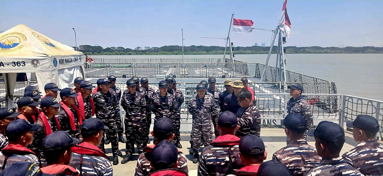 Wujud Kepedulian, Koarmada II Turunkan Unsur Terbaik untuk SAR KM Virgo Transport 8